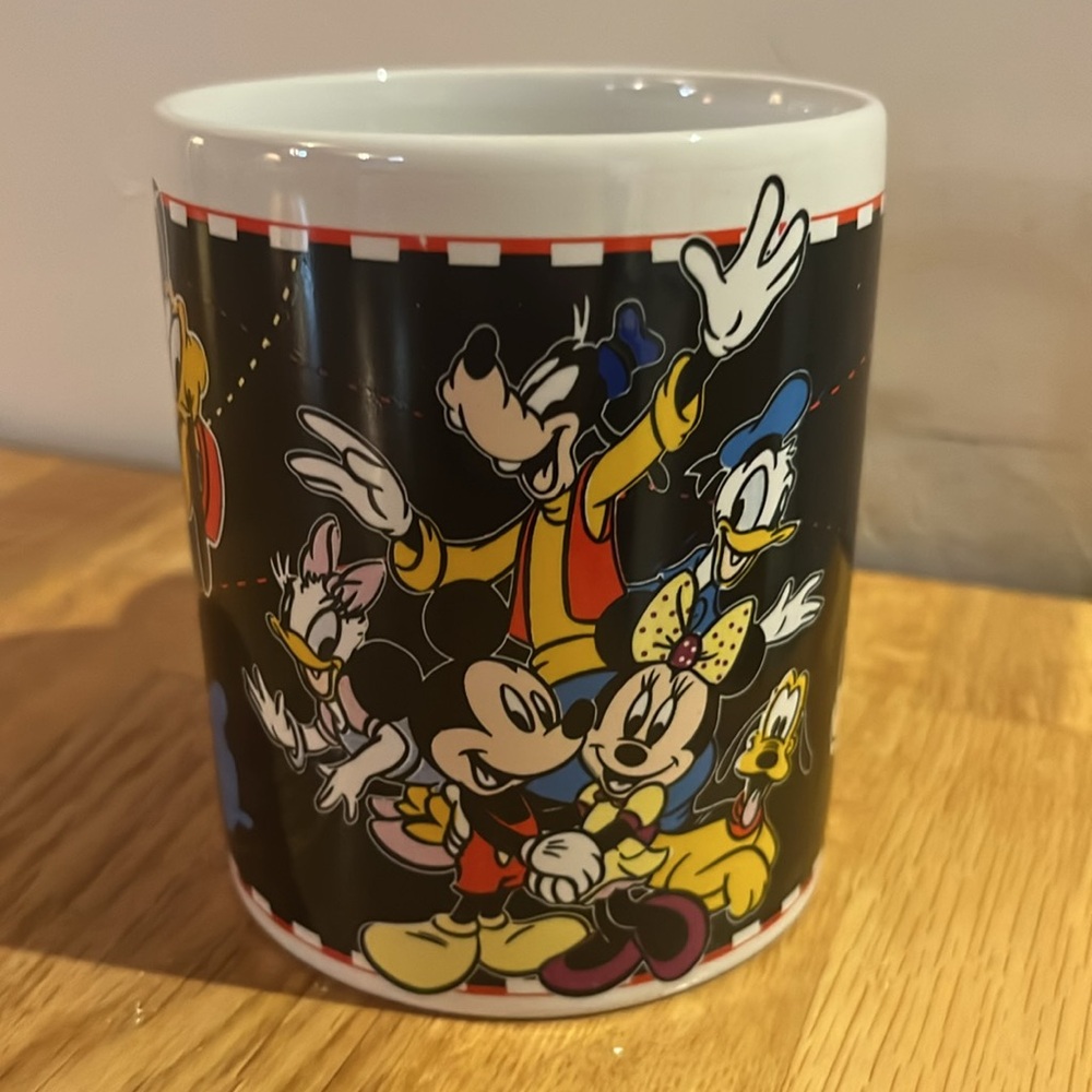 Characters Mug - Picture 3 of 6